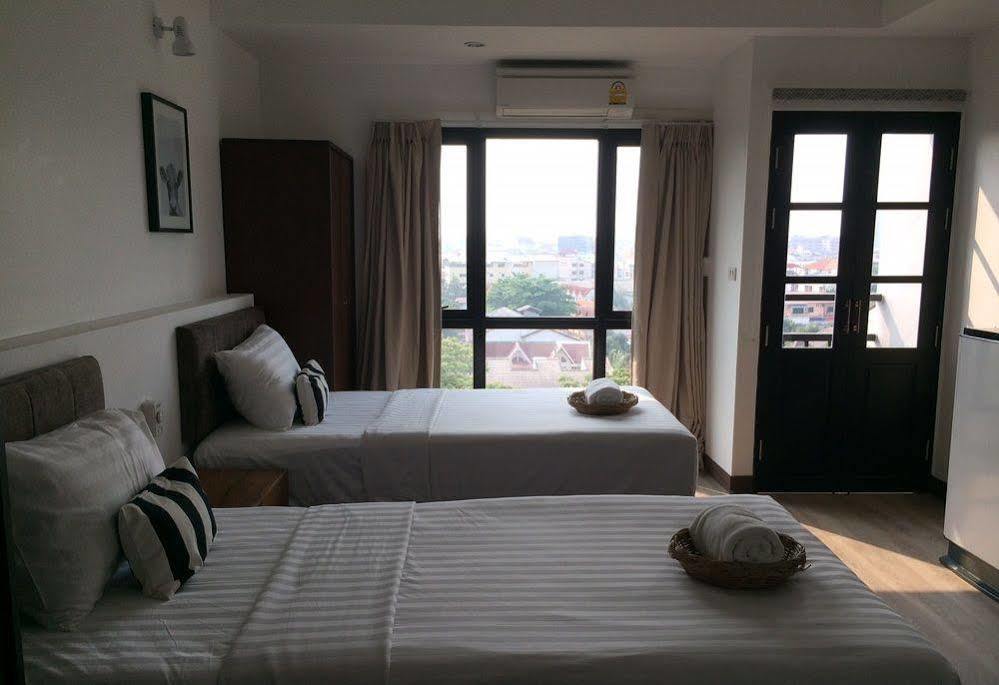 The Corner 3*